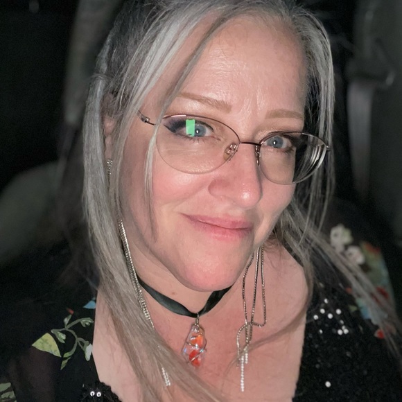 Meet your Posher, Pamela - Picture 3 of 16